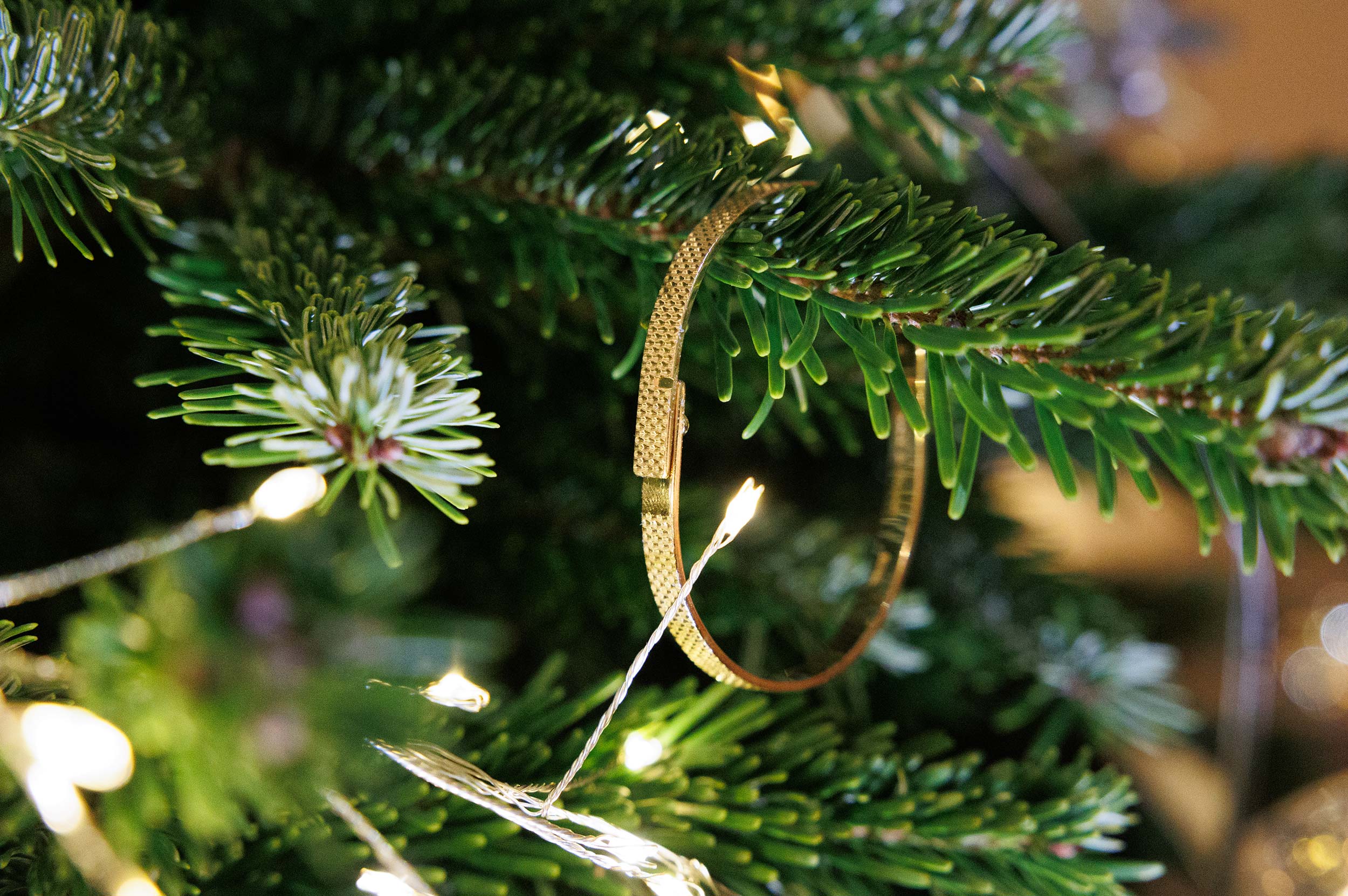 Jonc Ursul en métal porté pour Noël, bijou unisexe façonné en France