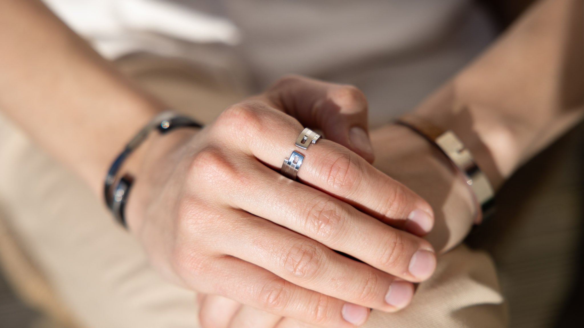 Bagues et joncs homme en argent – bijoux contemporains signés Ursul Paris.