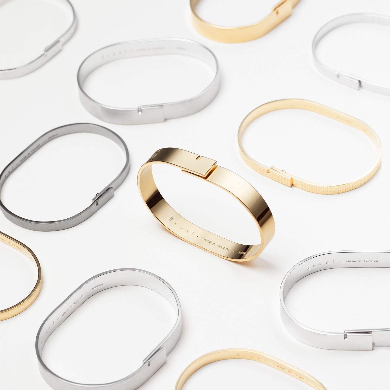 Bracelet jonc SATURNE à offrir – design ovale pour femme et homme
