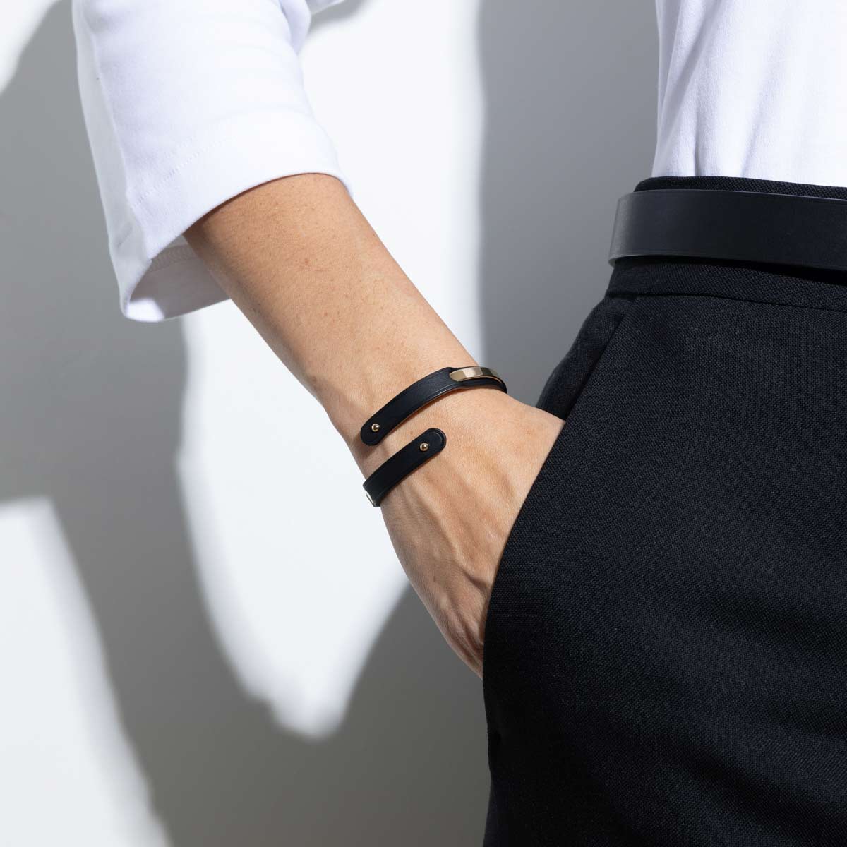 Black and gold bracelet | URAEUS.6